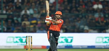 SRH defeat CSK by five wickets to secure playoff qualification