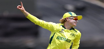 Pakistan choose to bowl in 1000th ODI, Minhas Peake debut