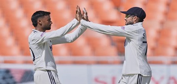 Debutant Suthar Shines After Gill and Rahul Hundreds Power IND to 564

