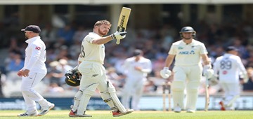 Glenn Phillips’ maiden Test century takes New Zealand to 391 