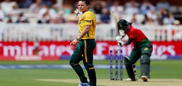 Nervy SA Victory Keeps Semi-Final Hopes Alive in Women's T20 WC